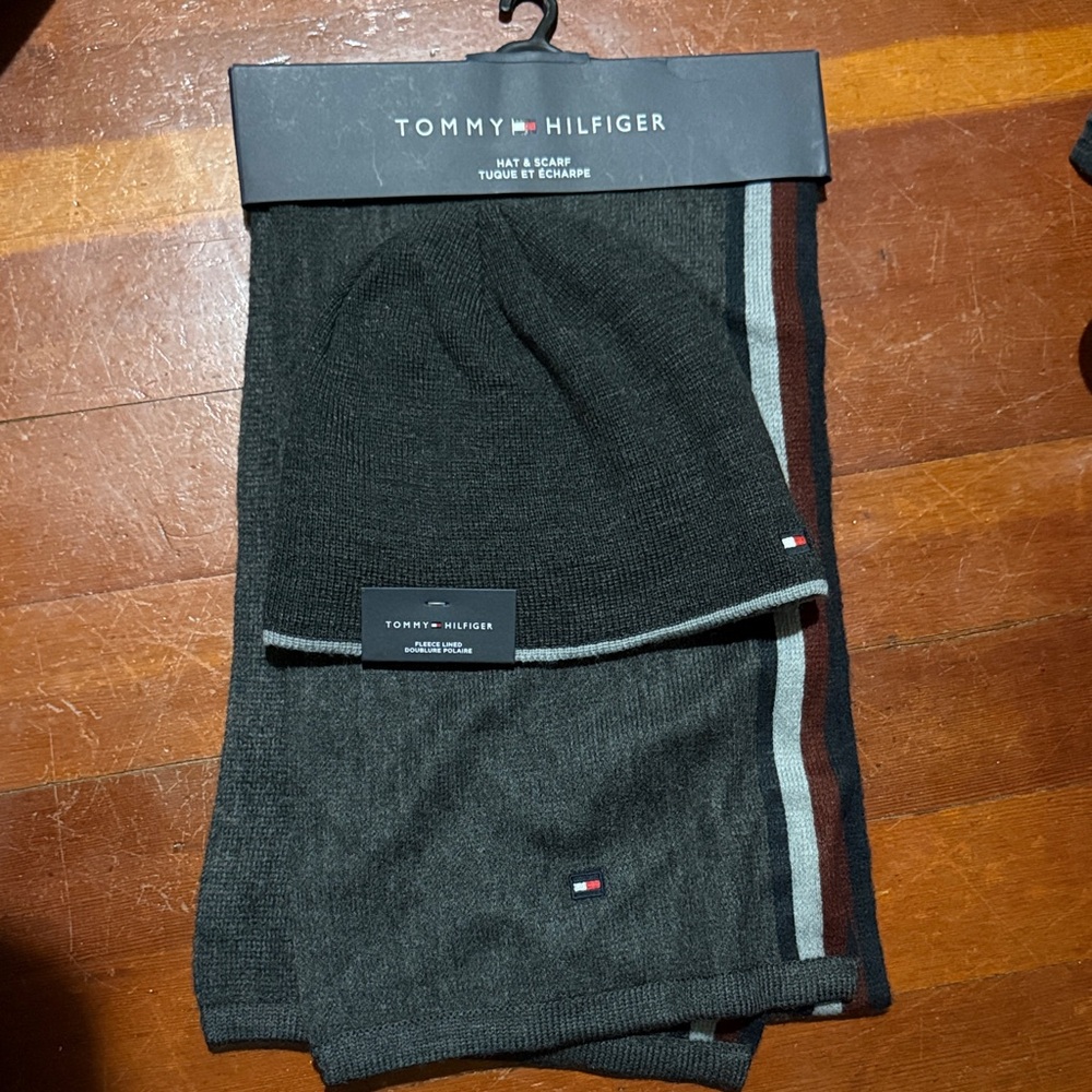 Tommy Hilfiger Men's Dark Gray Hat & Scarf Set